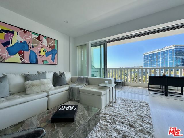 999 N Doheny Drive, West Hollywood CA: https://media.crmls.org/mediaz/3e29c34c-fd82-4742-897d-c2c2f1305169.jpg