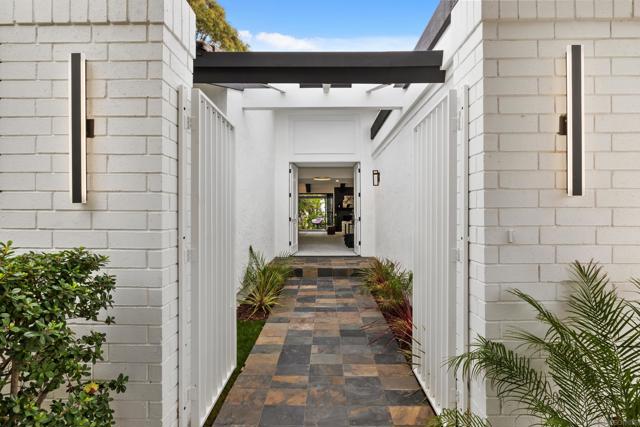 6555 Caminito Northland, La Jolla CA: https://media.crmls.org/mediaz/3e2a0073-a7f6-486f-aafd-d2fb959b67a9.jpg