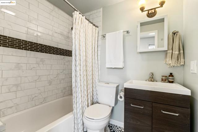 820 Amador St, Richmond CA: https://media.crmls.org/mediaz/3e2a810a-1f09-4d31-a759-28c14cc9510d.jpg