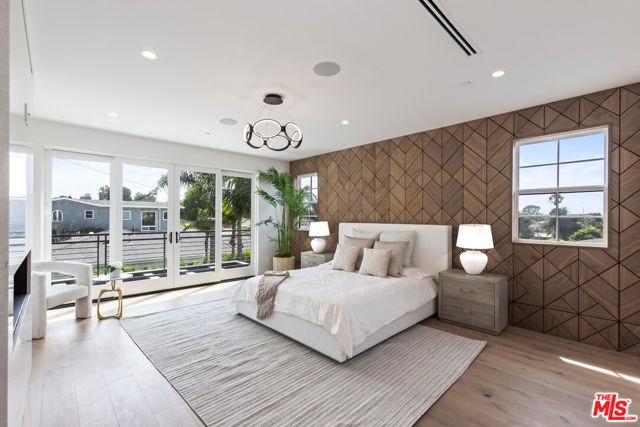 908 Rosecrans Avenue, Manhattan Beach CA: https://media.crmls.org/mediaz/3e2a9320-af30-44ef-a7c5-228ab34e90d8.jpg