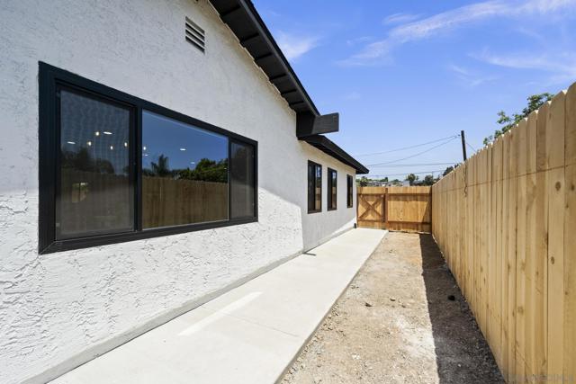 8287 Panchoy St, San Diego CA: https://media.crmls.org/mediaz/3e2b1388-12f7-4be3-ac16-69bbd06b8832.jpg