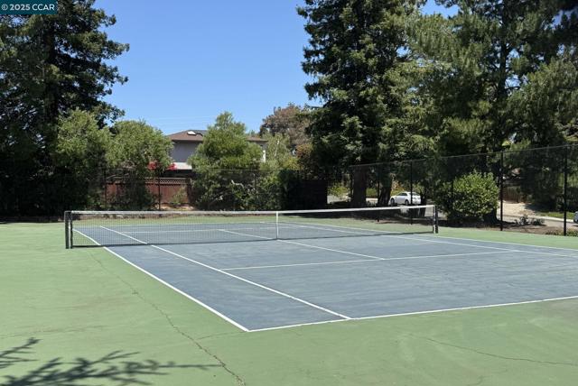 433 Ridgeview Dr, Pleasant Hill CA: https://media.crmls.org/mediaz/3e2c2eaa-a101-4ee7-a09c-b225c7ece79f.jpg