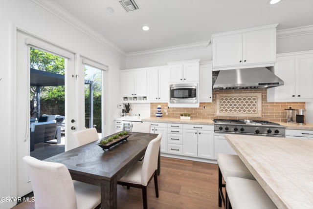 976 Blackbourne, Oak Park CA: https://media.crmls.org/mediaz/3e2c5f66-2eb9-4645-95a5-5651e0001298.jpg