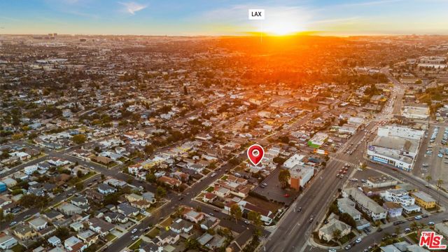 4325 W 58th Place, Los Angeles CA: https://media.crmls.org/mediaz/3e2c8815-2060-47b1-8329-d51877f27003.jpg
