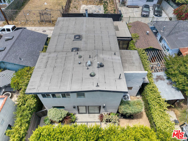 519 1/2 San Juan Avenue, Venice CA: https://media.crmls.org/mediaz/3e2caec7-8bc6-4cf9-8eac-861806c43687.jpg