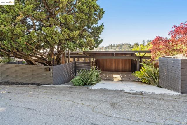 5855 Chelton Dr, Oakland CA: https://media.crmls.org/mediaz/3e2ce3ea-6eec-4637-ae1b-bfe146aefea9.jpg