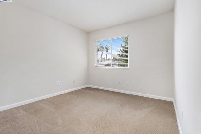 Image 28 of 33 For 505 Blackstone Ct