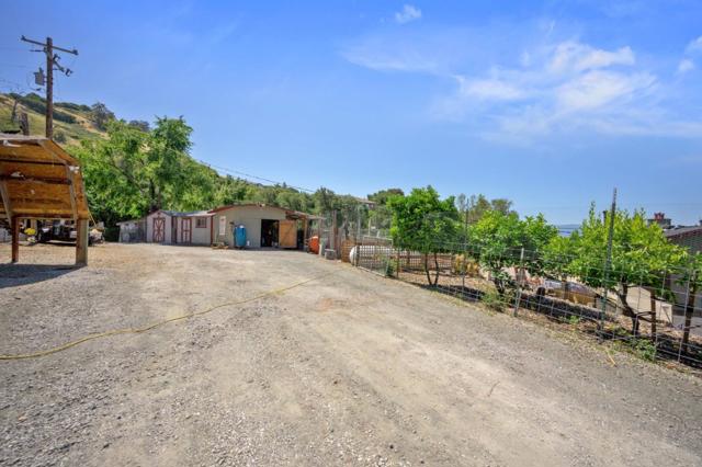 15946 Camino Vista Way, San Jose CA: https://media.crmls.org/mediaz/3e2d4a02-98e1-4b0d-a5a1-c311ebdbb0c7.jpg