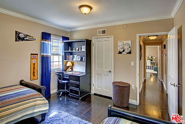 6322 W 78TH Place, Westchester CA: https://media.crmls.org/mediaz/3e2d53cd-f80a-4956-a0b5-02c0385c0932.jpg