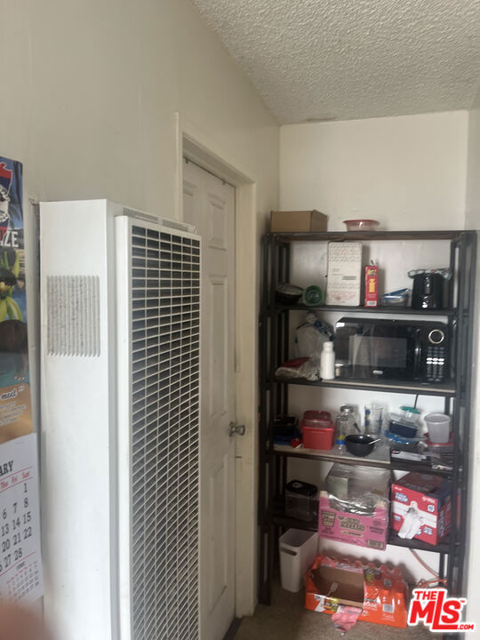 https://media.crmls.org/mediaz/3e2d6a6c-e8dc-4f50-a799-6d69f90a6d04.jpg?preset=X-Large