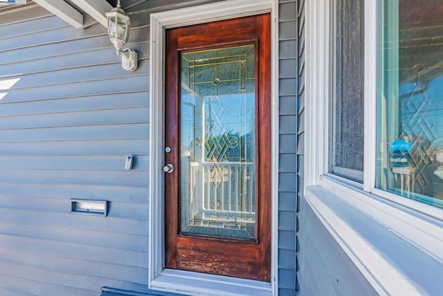 10500 Byron Ave, Oakland CA: https://media.crmls.org/mediaz/3e2d6c63-7261-4fc4-9ad6-4359275b02a2.jpg