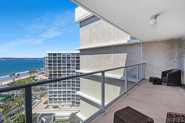 1820 Avenida Del Mundo, Coronado CA: https://media.crmls.org/mediaz/3e2dc473-fba9-4812-8da3-14e27053fd94.jpg