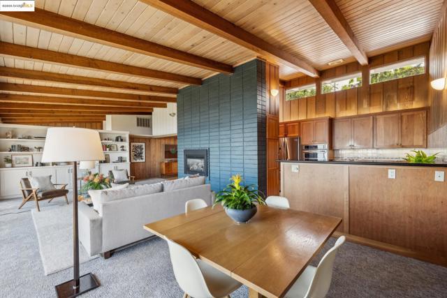 1 Garden Dr, Kensington CA: https://media.crmls.org/mediaz/3e2df8cd-f95e-4ae2-bb3f-b53f63a2d8dd.jpg