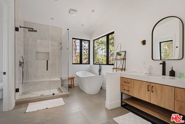 42421 Evergreen Drive, Big Bear CA: https://media.crmls.org/mediaz/3e2e8645-edfd-4803-9122-98641639a0a4.jpg