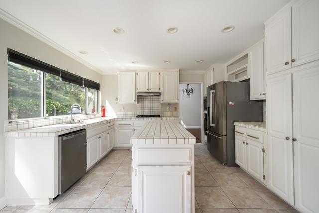 Detail Gallery Image 29 of 44 For 1688 Crystal Ridge Ct, Vista,  CA 92081 - 4 Beds | 2/1 Baths