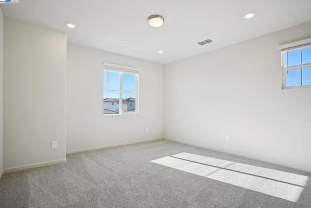 5337 Cardinal St, Antioch CA: https://media.crmls.org/mediaz/3e2ff8e8-999a-4aa3-bc37-0267c3ee3e70.jpg