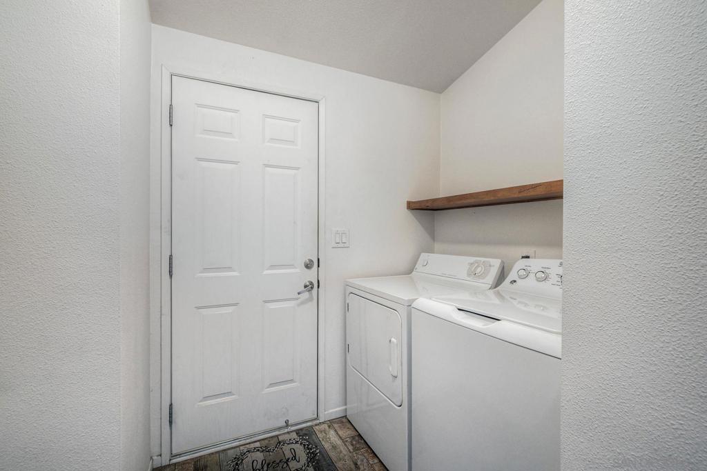 MLS #250038113SD image #17