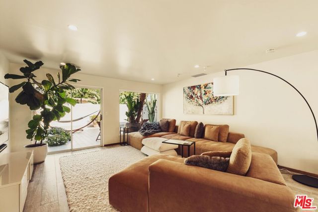 Drew Fenton | 2533 La Condesa Drive Los Angeles CA | MLS: 7120110