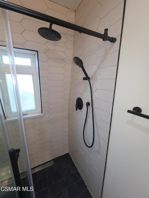 933 21st Street, Santa Monica CA: https://media.crmls.org/mediaz/3e309a83-743e-4370-ac51-a77bd30889f7.jpg