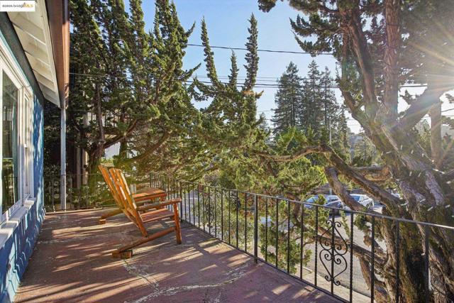 6576 Lucas AVE, Oakland CA: https://media.crmls.org/mediaz/3e309d45-b4b5-40c4-9695-d9b58911b323.jpg
