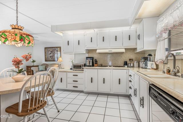 Detail Gallery Image 12 of 28 For 8 204 Calle Fronte #204,  Camarillo,  CA 93012 - 2 Beds | 2 Baths