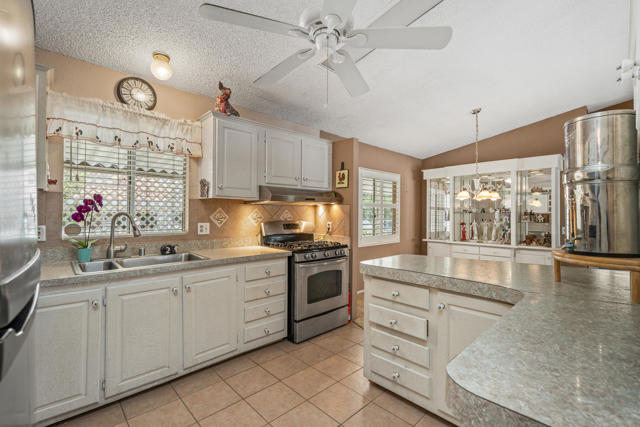 15300 Palm Drive, Desert Hot Springs CA: https://media.crmls.org/mediaz/3e321062-fb12-4ecf-9a08-e6542dc0cb20.jpg