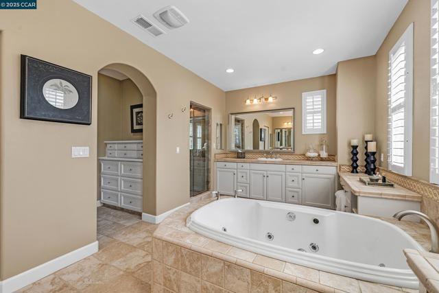 2222 Creekview Pl, Danville CA: https://media.crmls.org/mediaz/3e3210b9-837a-4ec5-ae5d-872530e8a7ce.jpg
