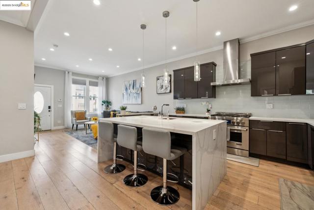 1537 Revere AVE, San Francisco CA: https://media.crmls.org/mediaz/3e321a5e-0a7c-436f-85dc-96465975189e.jpg