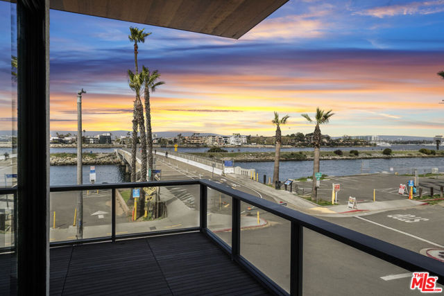 6209 Pacific Avenue, Playa del Rey CA: https://media.crmls.org/mediaz/3e323b02-150a-49e1-8f82-11bcd3a642bf.jpg