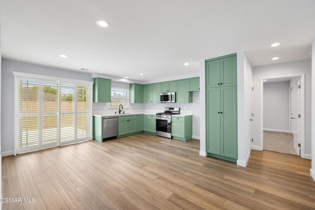 350 Campbell Way, Oxnard CA: https://media.crmls.org/mediaz/3e3282f7-6266-4867-a02e-a289f26d6ad9.jpg