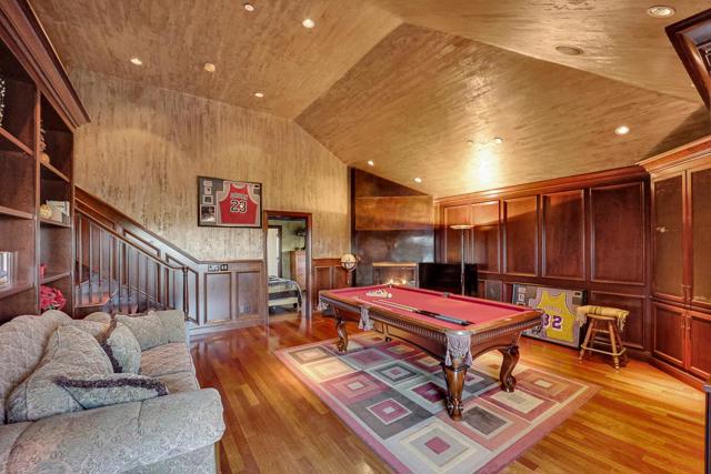 8451 Goldenrod Circle, Gilroy CA: https://media.crmls.org/mediaz/3e3286fe-534f-4e85-bbb7-88e144ffd2c6.jpg