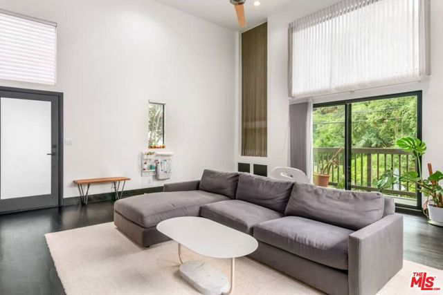 2415 Laurel Pass / Bypass, Los Angeles CA: https://media.crmls.org/mediaz/3e3341ac-07f1-4374-8791-415f80b9594d.jpg