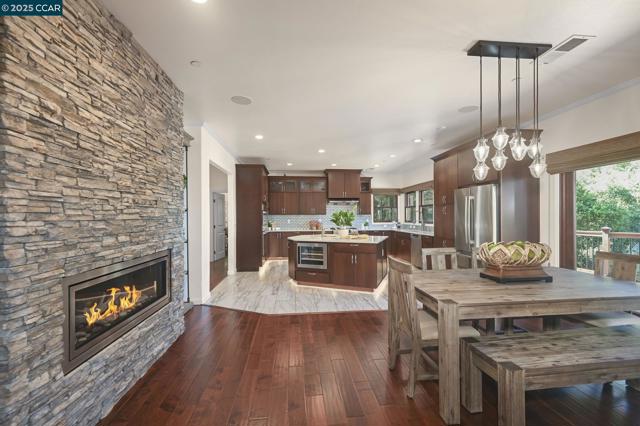 3981 Amyx Ct, Hayward CA: https://media.crmls.org/mediaz/3e33bcb3-66ef-4a14-99f9-643153765413.jpg