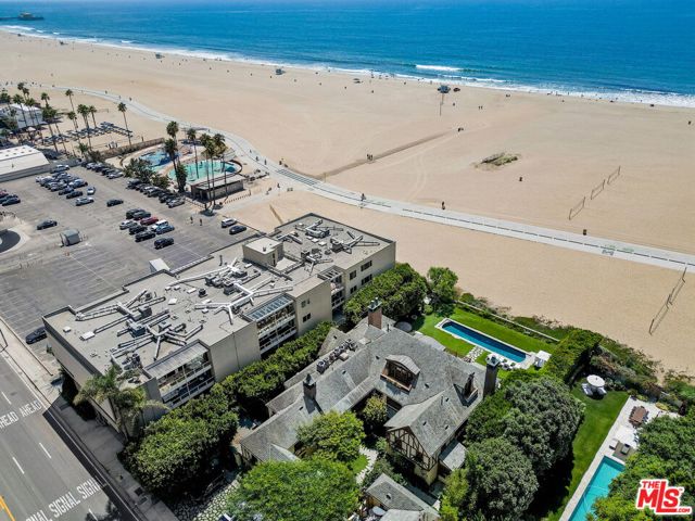 723 Palisades Beach Road, Santa Monica CA: https://media.crmls.org/mediaz/3e33dedd-3f7b-4ec6-b47d-342c3c6505a7.jpg