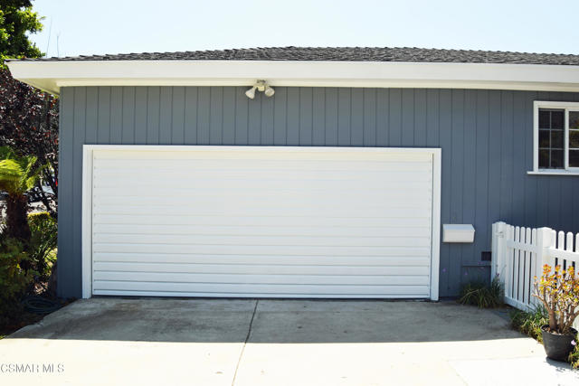 3315 S Bentley Avenue, Los Angeles CA: https://media.crmls.org/mediaz/3e34193a-e7a9-41ce-b2bf-55739c50ab9e.jpg