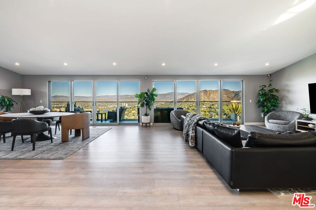 7191 Pacific View Drive