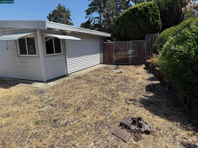 1679 Sarah Dr, Pinole CA: https://media.crmls.org/mediaz/3e34d3d1-0e02-48be-9f09-11356cdfd071.jpg
