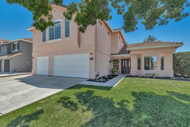 2161 Teakwood Court, Hollister CA: https://media.crmls.org/mediaz/3e363cea-4bf6-4271-8d8c-2422748667b9.jpg