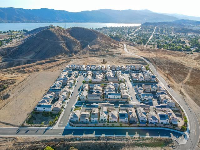 532 Enzo St, Lake Elsinore CA: https://media.crmls.org/mediaz/3e36a4e1-2383-4901-ad95-023a9ee82ea4.jpg