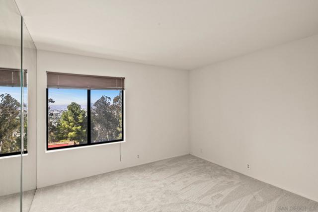 1586 Kimberly Woods Dr, El Cajon CA: https://media.crmls.org/mediaz/3e374bd0-97c5-4aeb-a55e-5931936a03f2.jpg