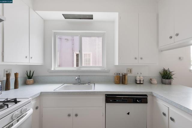 708 Cornell Ave, Albany CA: https://media.crmls.org/mediaz/3e377034-9571-4b69-8e4e-163e5b336b04.jpg