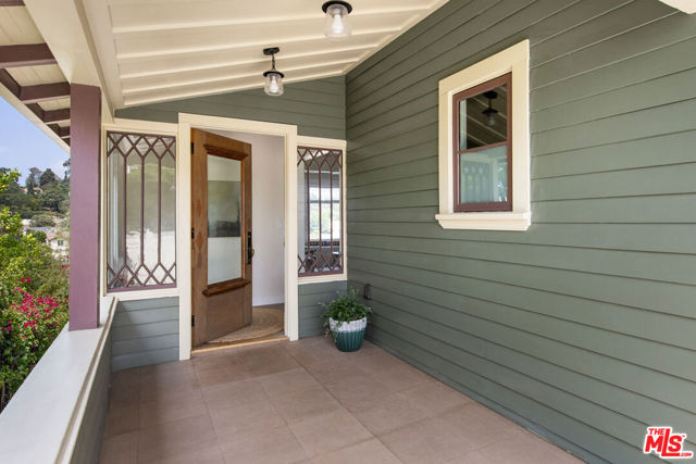 844 E Kensington Road, Los Angeles CA: https://media.crmls.org/mediaz/3e377d19-44a1-4f48-990f-3cf12652bd6d.jpg