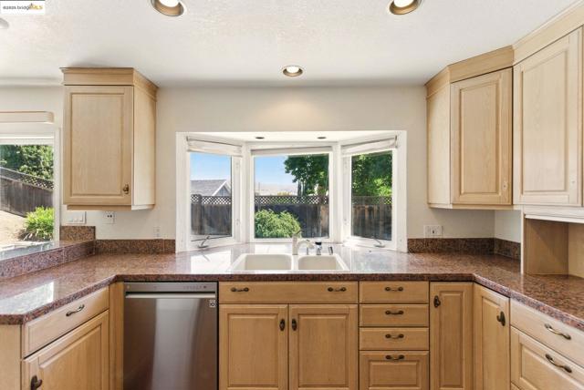 6223 Valroy Dr, San Jose CA: https://media.crmls.org/mediaz/3e37a243-f358-439a-8fc9-50ab92b6e7a5.jpg