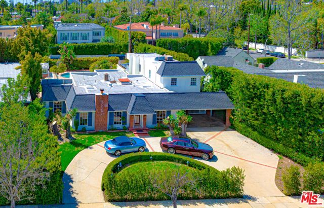 525 N Rexford Drive, Beverly Hills CA: https://media.crmls.org/mediaz/3e37b3cc-67b4-4332-84ac-f84de6f172e1.jpg