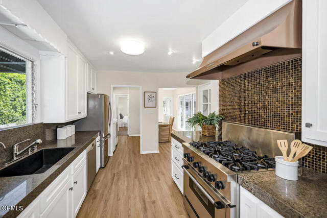 41 E Bonita Avenue, Sierra Madre CA: https://media.crmls.org/mediaz/3e37c5a7-72d4-4ec8-9715-d9c9d56bb240.jpg