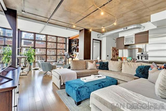 877 Island Ave, San Diego CA: https://media.crmls.org/mediaz/3e37d961-9fc5-4cd9-9dd3-9d4000ffe082.jpg