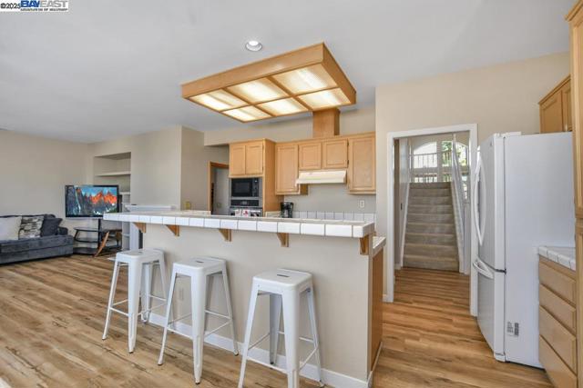 2218 Newport Ct., Discovery Bay CA: https://media.crmls.org/mediaz/3e37df19-6e52-485d-9814-4ff70d8a6bc7.jpg