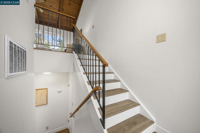 505 Ridgeview Ct, Pleasant Hill CA: https://media.crmls.org/mediaz/3e381c0d-80e6-4f6f-96da-759ccf4b0775.jpg