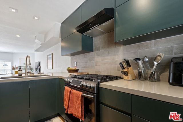 716 Maltman Avenue, Los Angeles CA: https://media.crmls.org/mediaz/3e382f70-43eb-43d7-b637-0a91d4a91d31.jpg