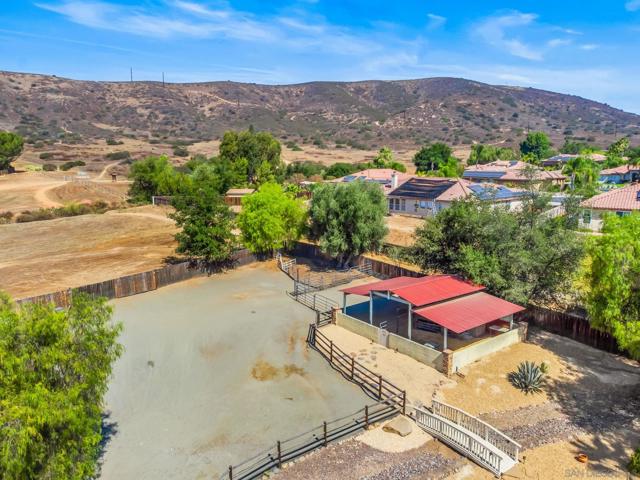 16345 Bassett Ct, Ramona CA: https://media.crmls.org/mediaz/3e385f71-f0a4-4721-8602-3242f24d1acc.jpg